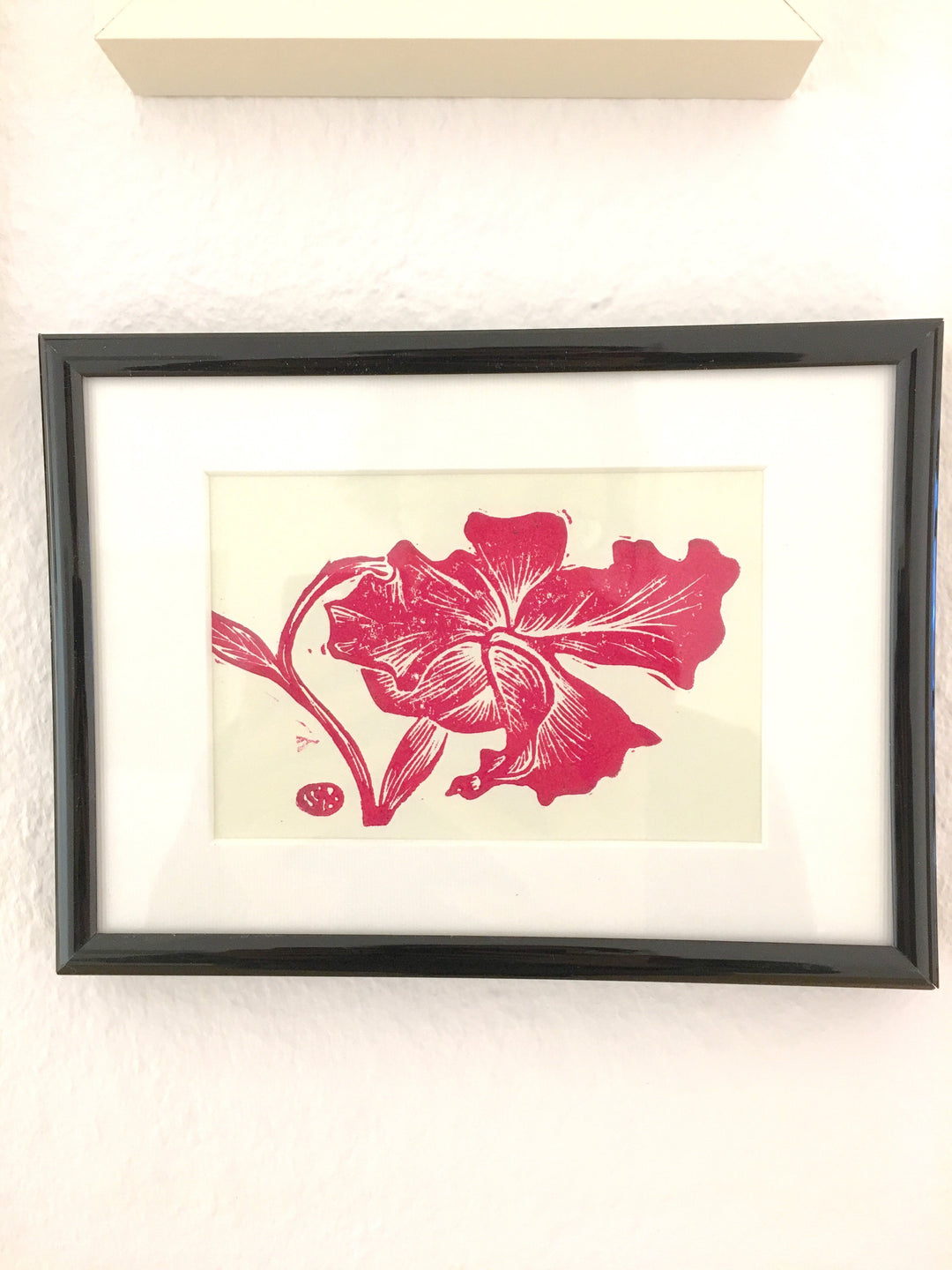 Sri Maryanto Miniprint Orchidee rot - Linoldruck im Rahmen bei Nauli and Stories