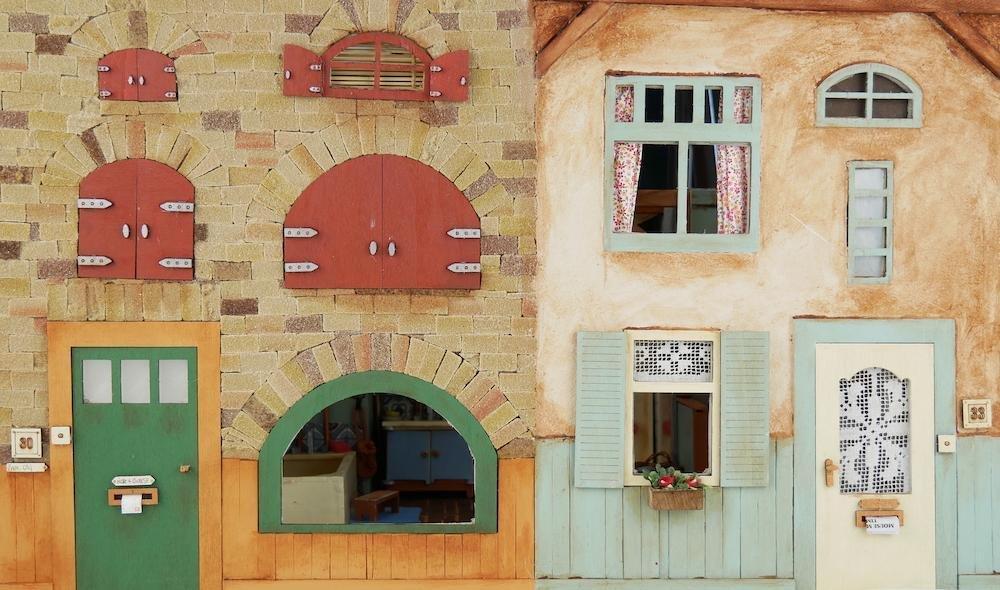 Das Mäusehaus Puppenhausmöbel Das Mäusehaus - Fenster und Türenset - Wichteltür bei Nauli and Stories