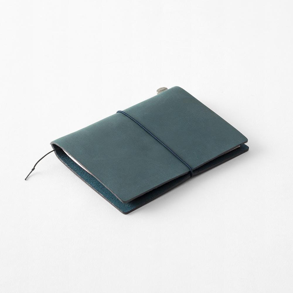 Traveler's Company Notizbuch Reisenotizbuch "TRAVELER'S notebook" Passport Leder blau bei Nauli and Stories